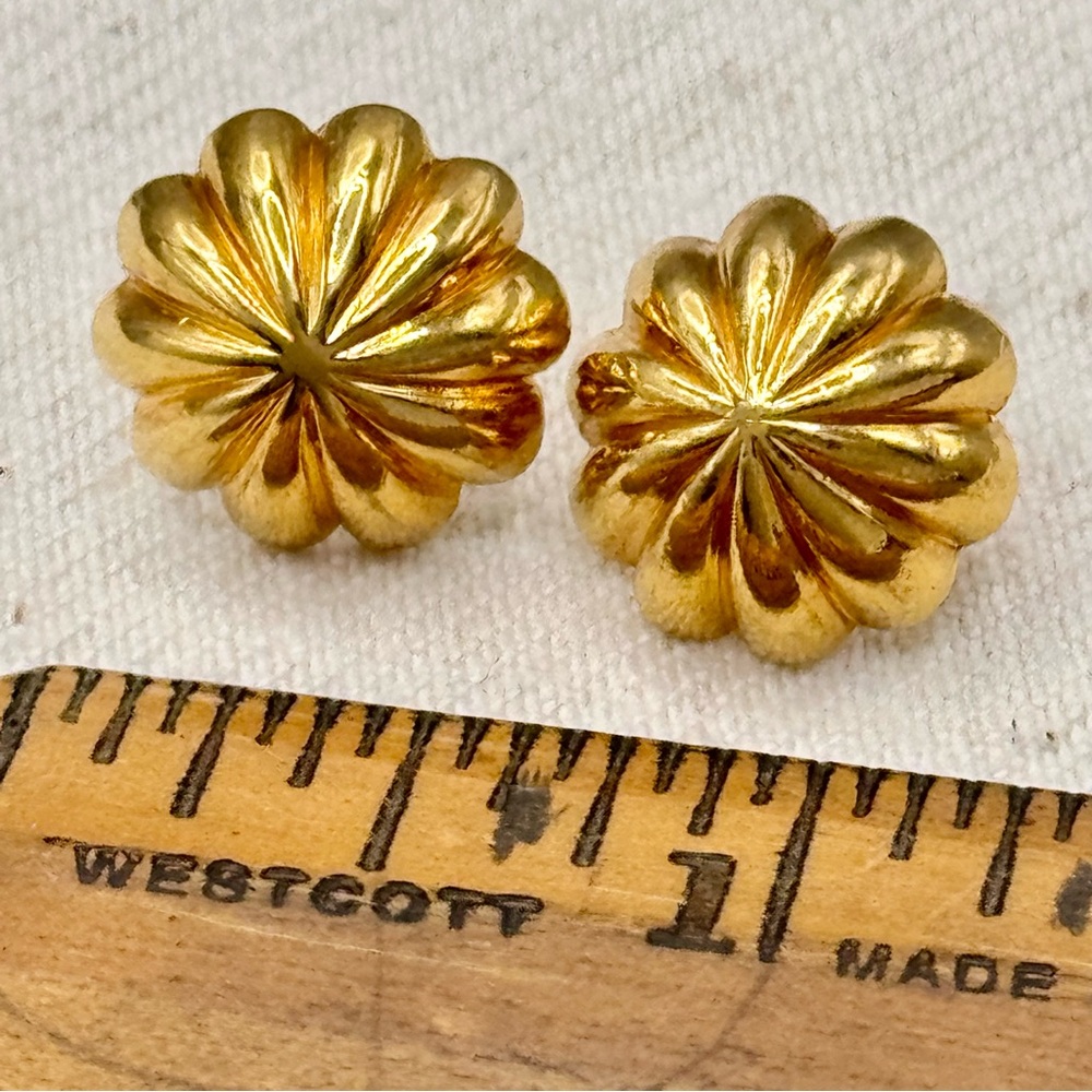 Vintage Gold-toned Floral Stud Earrings